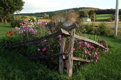 Idea to add rustic appeal to your front yard! Two Men and a Little Farm: SPLIT RAIL FENCE FLOWERBED ...
