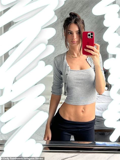 Emily Ratajkowski Flashes Her Toned Abs In A Cropped Top While Posing