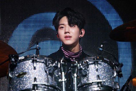 day6 kick off april with the live concert part of their every day6 series day6 day6 dowoon