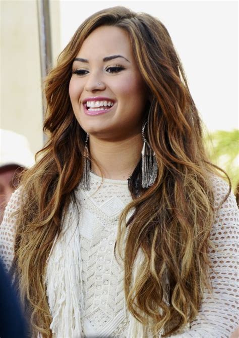 Demi Lovatos Long Wavy Hair Demi Lovato Hair Demi