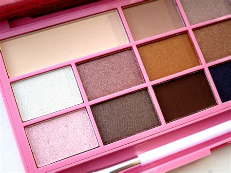 Pink fizz starry nights collection 50+ piece mega glam set will make a little girls dream come true! Makeup Revolution I ♡ Makeup Chocolate Pink Fizz Palette ...