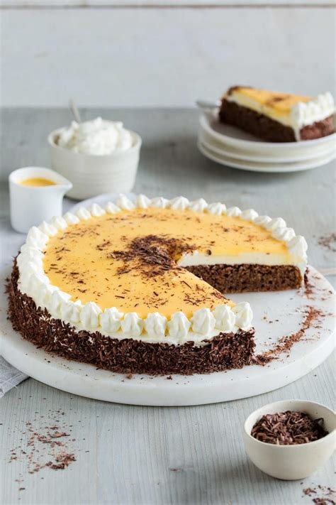 Dieser klassiker darf auf keinem kuchenbuffet fehlen, denn omas sandkuchen schmeckt einfach so unvergleichlich lecker! Omas Eierlikörtorte - nur echt mit einem Nussboden einer ...