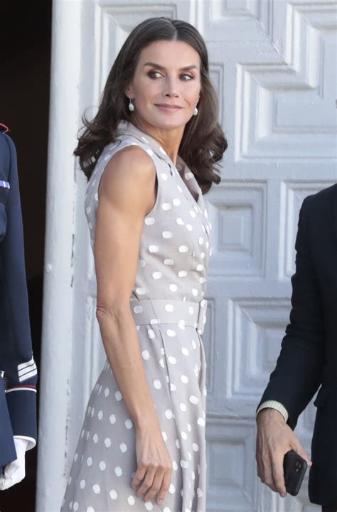 Vestido Murciano Y Bolso De Ubrique El Acertado Look Made In Spain De La Reina Letizia