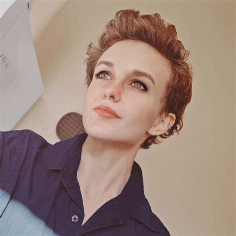 And the wavy curly bob haircuts are really popular in recent years, as you can see that more and more celebrities sport wavy curly bob cuts these days. Curly mop wasuhhhhh | Short hair styles, Curly, Hair