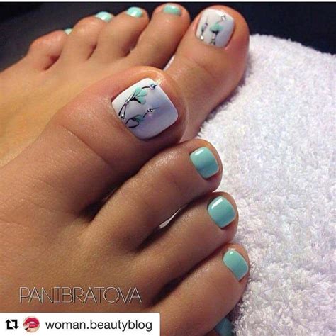 Figuras de uñas para los pies con flores hermosas. Pin en Painted Toes