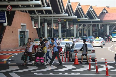 Lowongan porter bandara soekarno hatta: Lowongan Porter Bandara Soekarno Hatta / Barang Curian Itu ...
