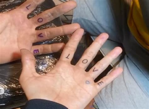Want to see more posts tagged #gabriel medina? Gabriel Medina faz tatuagem igual a de Yasmin Brunet