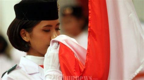Lagu nasional tanah air cover edm x gamelan by alffy rev ft brisia jodie amp gasita karawitan. Chord dan Lirik Lagu Indonesia Pusaka Karya Ismail Marzuki ...