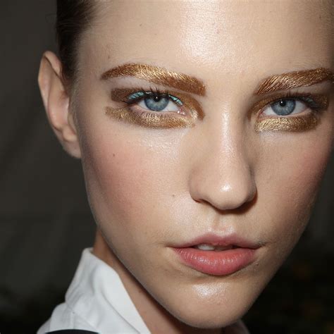 Every Single Time Pat Mcgrath S Runway Makeup Looks Made Our Jaws Drop Artofit