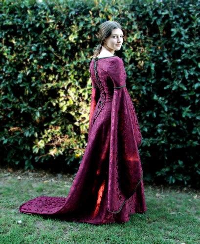 Corseted style wedding gown from one of the uk's major designers of alternative couture bridal gowns, influenced by art, theatre, period costume and historical dress. Meval Gown Pattern | Patterns Gallery