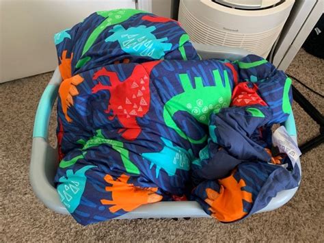 4 Easy Ways to Keep Your Blankets From Balling up in the Dryer