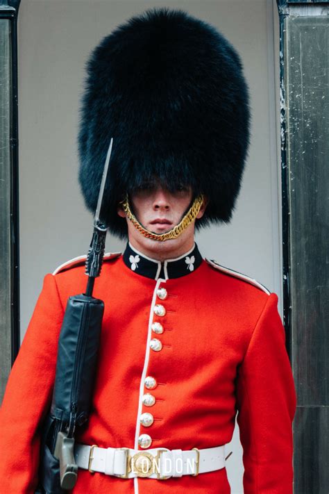 Fun Facts About Those Picture Perfect Guards In London The Guards At