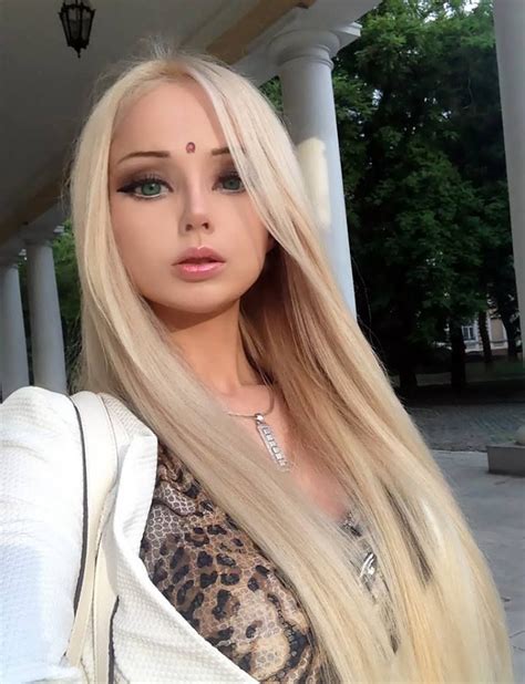 Valeria Lukyanova Косметические товары Укладка длинных волос Идеи