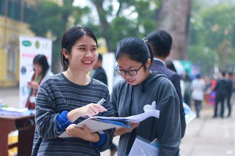 Dù dịch diễn biến phức tạp, nhưng hầu hết phụ huynh đều yên tâm bởi mọi công việc liên quan đến kỳ thi đã được các cấp chính quyền và ngành giáo dục thành phố chuẩn bị kỹ lưỡng, bài bản. Điểm thi vào lớp 10 THPT ở Hà Nội năm học 2019-2020 được ...