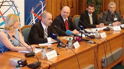 Živnostníci zde mohou žádat o ošetřovné za listopad. Ministerstvo průmyslu a obchodu připravilo opatření k ...