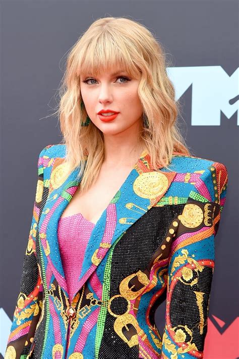 after 4 years taylor swift makes a colorful return to the mtv vmas taylor swift sexy taylor