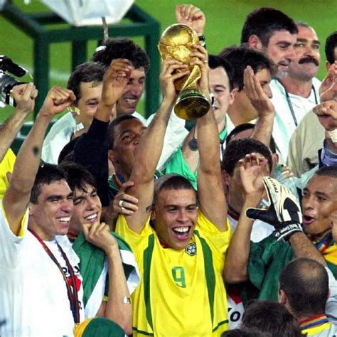 عودة ميسي وتسجيله ضمن صور لقاء الأرجنتين والبرازيل الودي. منتخب البرازيل أحد أبرز المرشحين للفوز بمونديال 2014 (خاص)