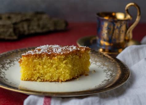 Ravani darf einfach auf keinem kuchenbuffet fehlen und erinnert immer an den letzten sommerurlaub in griechenland. Revani - griechischer Grießkuchen mit Orange - Dailyvegan