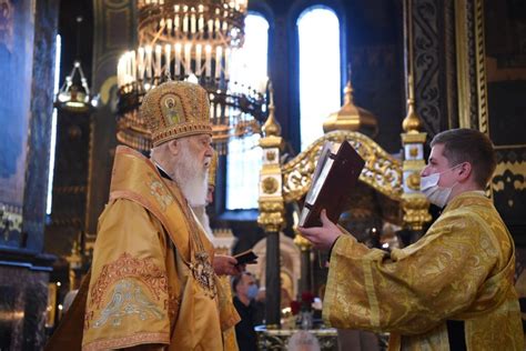 Церква різдва пресвятої богородиці (xviii ст.), де зберігаються мощі святого валентина та чудотворна ікона самбірської богоматері. Патріарх Філарет взяв участь у засіданні Поважної Ради ...