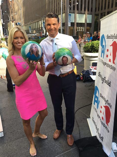 Hot Pictures Of Ainsley Earhardt Will Drive You Nuts For Her
