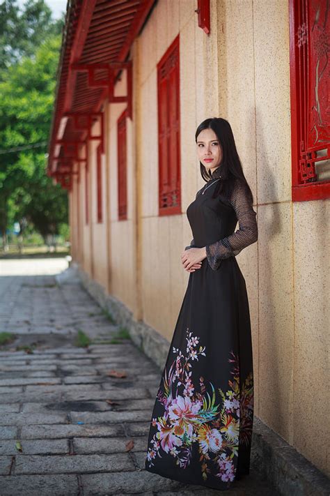 Vietnamese Beautiful Women Wearing Ao Dai Photograph By