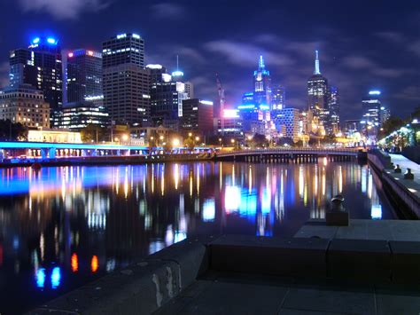 Melbourne by night - By Reinis Traidas via Wikimedia Commons ...
