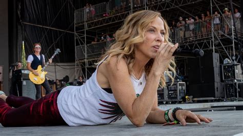 ≡ 16 Interesting Facts About Sheryl Crow 》 Her Beauty