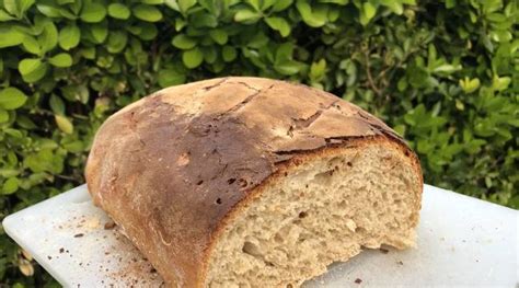 En boule, en gros pain, en baguette, en couronne je fais mon pain maison depuis 2 ans et sans map en étant partie de la recette qui était à la mode « five minutes bread ». C'est quoi le délire avec le pain maison ? | Clbritmondiale.com
