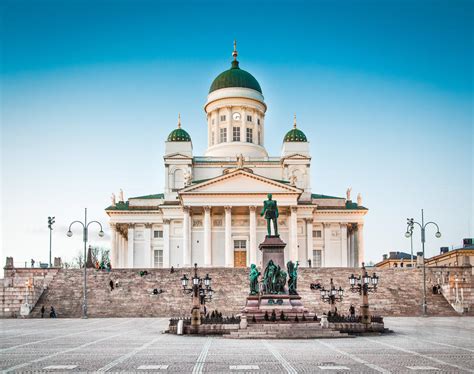 Heute ist finnlands hauptstadt ein elegantes, modernes stadtgebiet mit 1. Dom von Helsinki | Das Wahrzeichen der Stadt