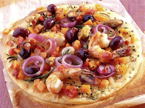 Seafood Pizza With Garlic And Tomatoes Recipe Eat Smarter Usa