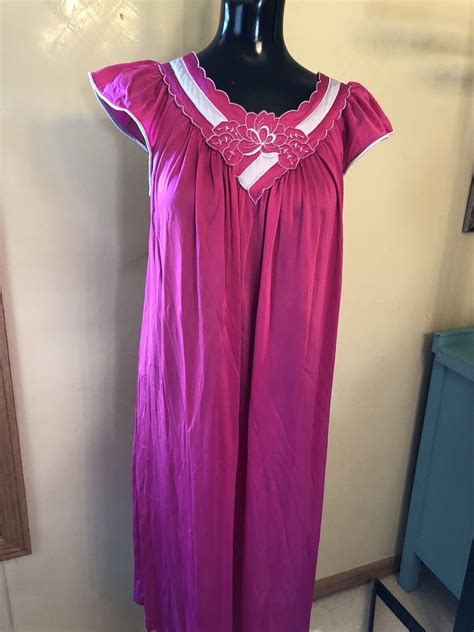 Shadowline Vintage Nylon Nightgown Pink Small Gem
