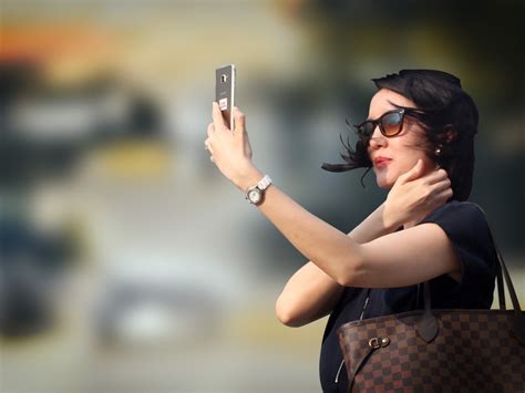 Taking Too Many Selfies Could Be A Sign Of ‘selfitis Wwaytv3