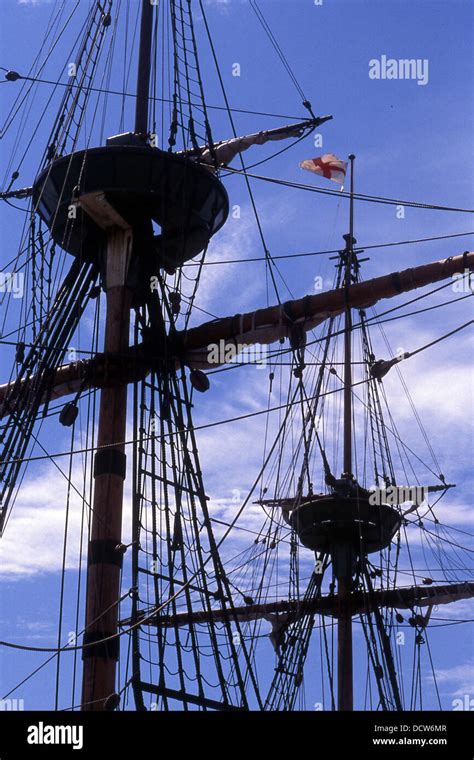 Mast Rigging Hms Victory Hi Res Stock Photography And Images Alamy