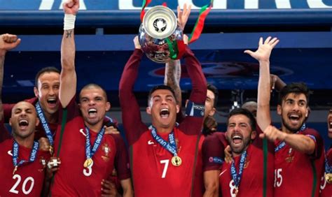 Sin su principal figura (cristiano ronaldo) en la final, supieron sacar adelante un partido que se les tornaba complicado, y vencieron a francia, anfitrión del certamen continental. EUROCOPA 2016: PORTUGAL VENCE A FRANCIA EN TIEMPO EXTRA Y ...
