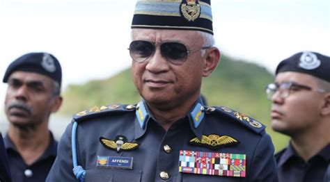 Angkatan udara malaysia adalah cabang angkatan tentera malaysia yang bertanggungjawab atas operasi dan pertahanan wilayah udara malaysia. Jeneral Affendi Buang - Panglima Angkatan Tentera - The ...