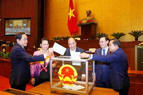 Chủ tịch nước nguyễn xuân phúc, bí thư thành ủy tp.hcm nguyễn văn nên bỏ phiếu bầu cử tại huyện củ chi. Quốc hội có 3 Phó chủ tịch mới: Trần Thanh Mẫn, Nguyễn ...