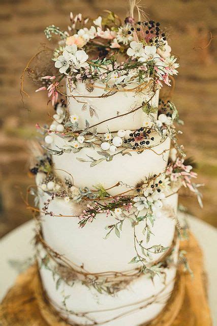 There's the type of icing, the colour, the design, any toppers or traditional wedding cakes were usually covered in fondant, but a lot of people aren't a fan of the thick, sweet icing, and opt for buttercream instead. Winter & Fall Inspired Wedding Cakes... ~ Hot Chocolates Blog