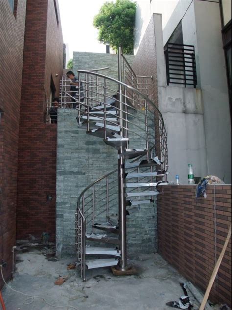 Traditionally, deck railing is vertical. China Stainless Steel Outdoor Spiral Stair Staircase ...