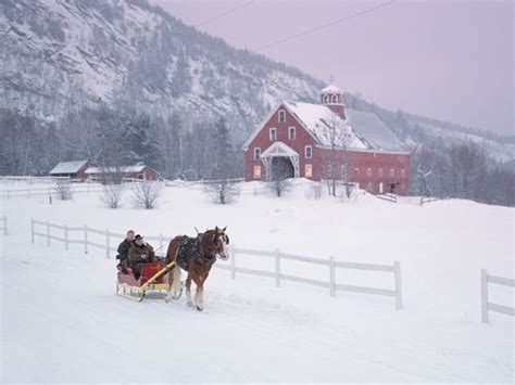 10 Beautiful Snow Covered Barn Photos Barns On The Farm Winter Snow