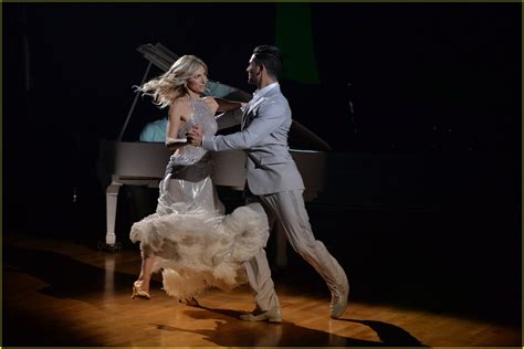 Debbie Gibson Dances To Lost In Your Eyes For Dwts Season Premiere