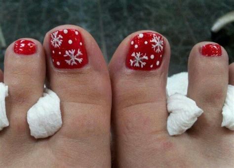 For this christmas if you are looking for some cute christmas toe nails than you are at right place. 30 Best and Easy Christmas Toe Nail Designs - Christmas ...