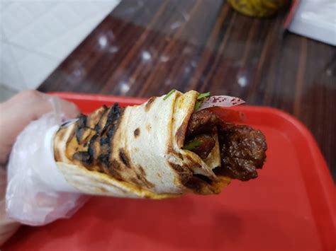 Tripadvisor sitesinde 5 üzerinden 4,5 puanla derecelendirilmiş ve serik bölgesindeki 50 restoran arasında 12. Adana durum - Foto de Durumzade, Istambul - Tripadvisor