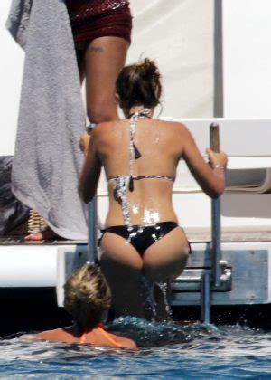 Antonella Roccuzzo In Bikini On A Yacht In Ibiza Gotceleb