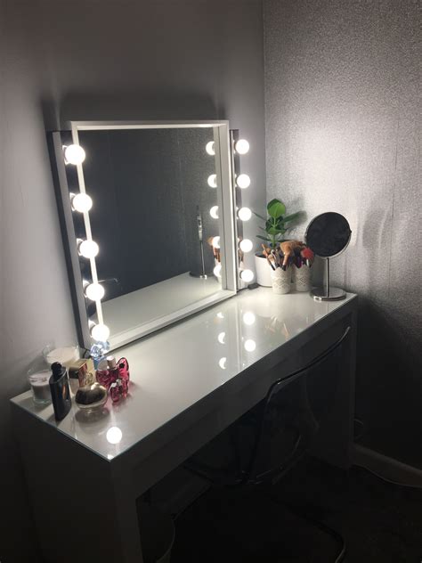 Dressing Table With Mirror And Lights