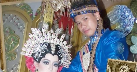 Siapa yang tidak kenal selfi asal dari soppeng???dengan karakter suara yg sangat langkah!!!smoga terhibur dengan video ini.jangan lupa like dan subscribe. Kumpulan Lagu Bugis - Listen vv