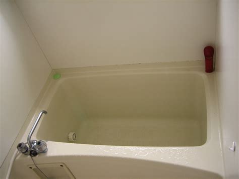 Japanese bath tubs by diamond spas are small, deep soaking tubs ideal for neck high soaking. File:Normal japanese bathtub.jpg