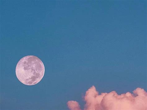 Bien que cette super lune rose du 27 avril 2021 paraisse plus brillante, nous ne serons pas impressionnés par une merveille de lumière rose vif. La super lune rose de ce soir a quelque chose de spécial ...