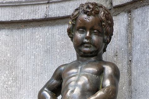 Manneken Pis Statue Discover The Famous Peeing Statue In Brussels