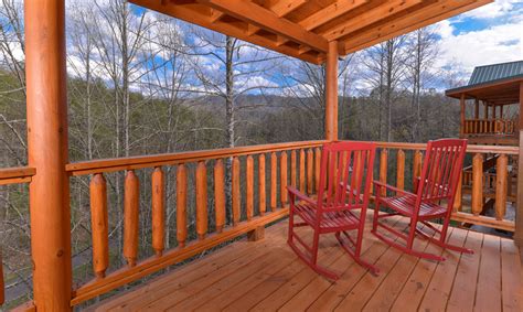 From private indoor pools, incredible home theaters, and rec rooms loaded with game tables to fully equipped kitchens, spacious decks with hot tubs, and stunning. Pigeon Forge Cabins - Splish Splash