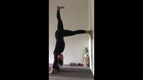 Della Yoga ~ Easy Handstand Preparation Tutorial Youtube